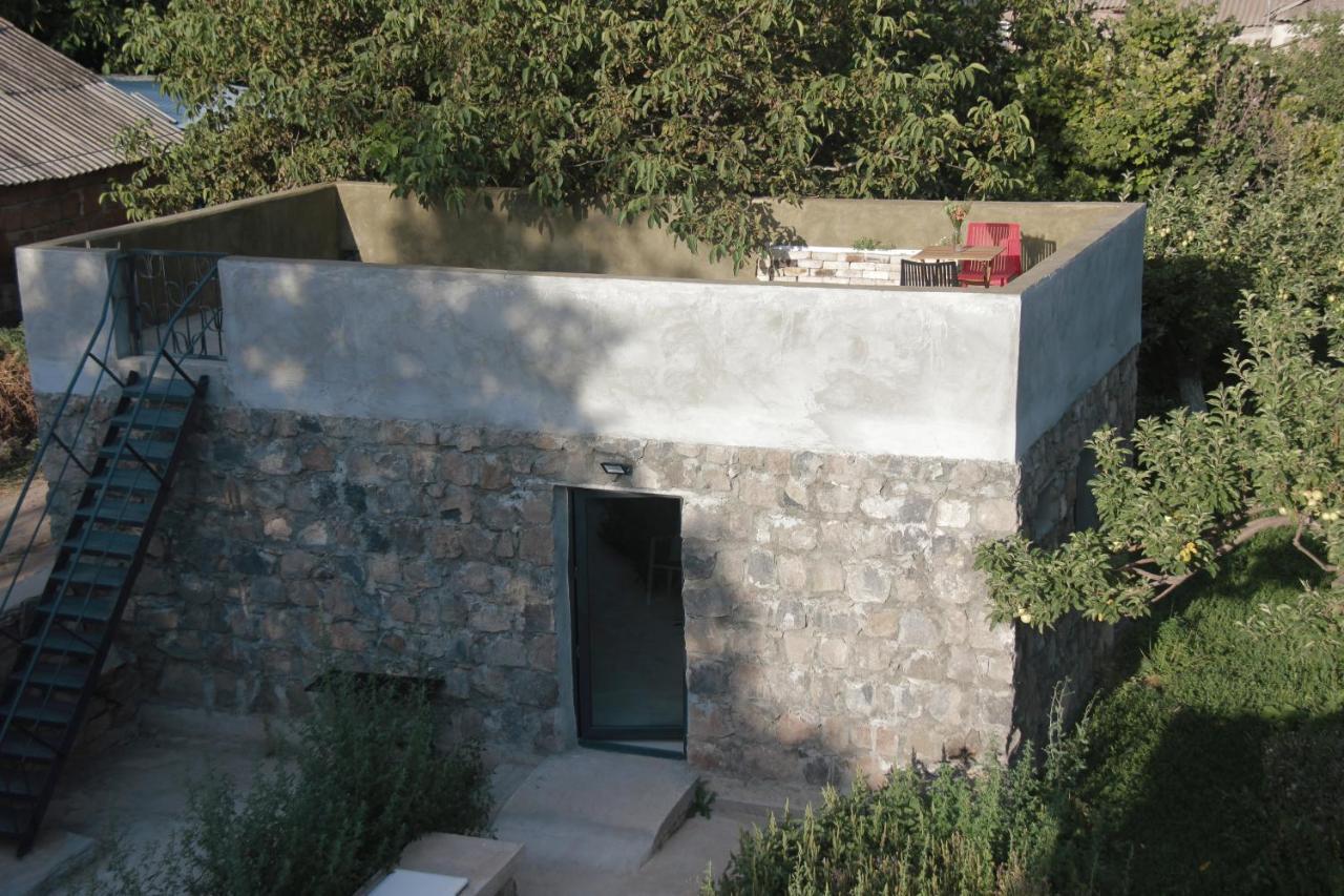 Zove Rural Cottage With Garden Views K'arashamb Exterior photo
